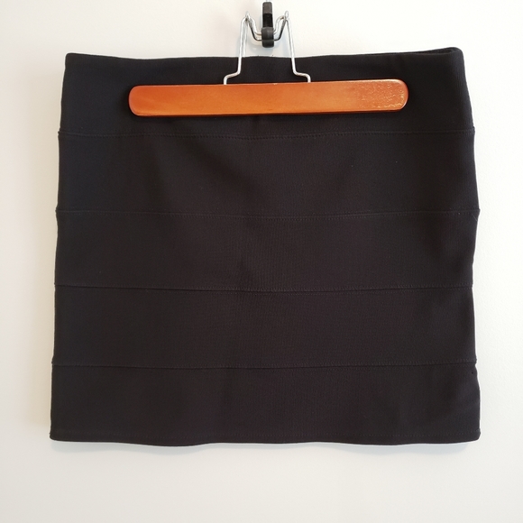 Basic Mini Skirt with Back Zipper Medium Night Out Date Coquette - Picture 1 of 6